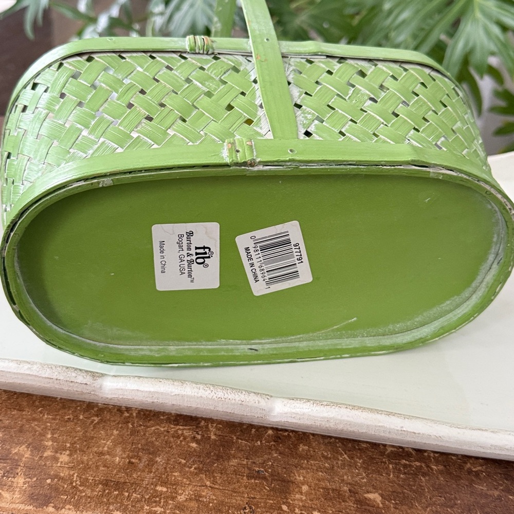 Vintage Burton & Burton Handpainted Green Oval Woven Basket with Handle - Picture 7 of 9